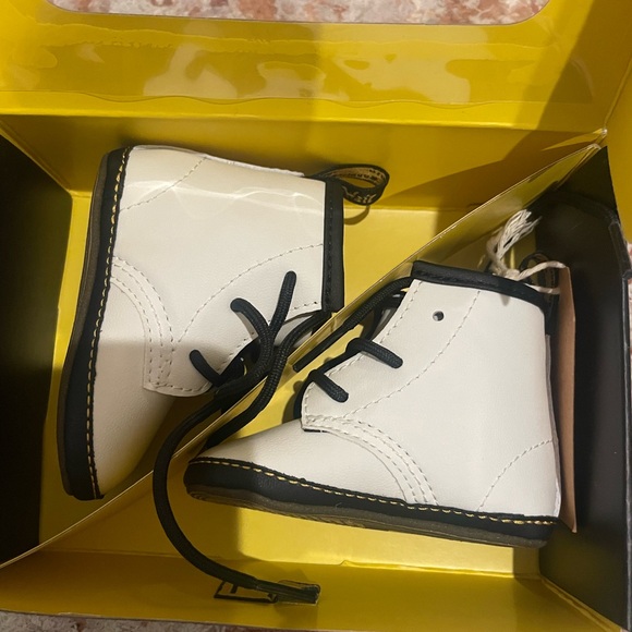 NEW IN BOX‼️ Doc Martens 1460 Crib White Baby Boots - Picture 3 of 6